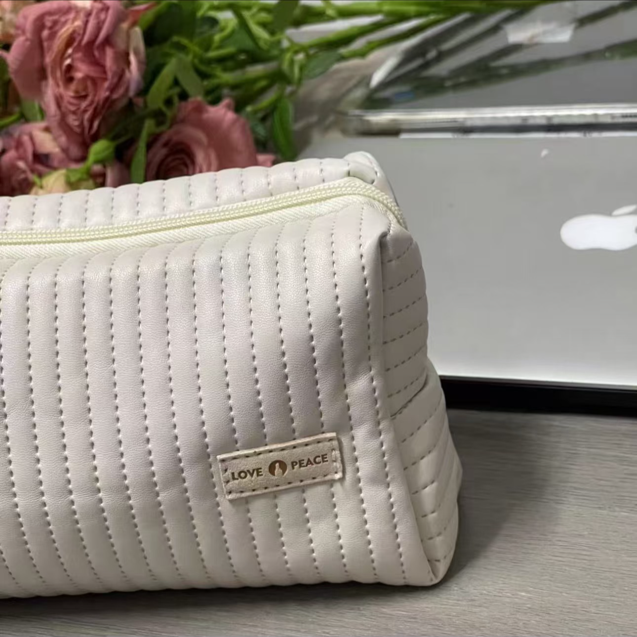 高品质米色化妆包