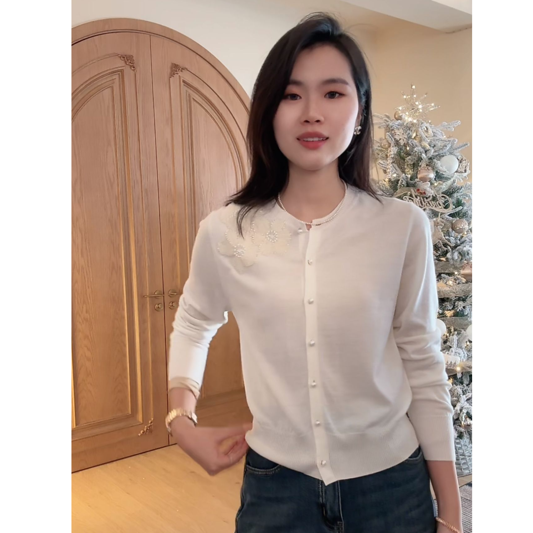 【冰花清梦】100%超细羊毛珍珠配饰扣+拼接蕾丝花朵针织开衫
