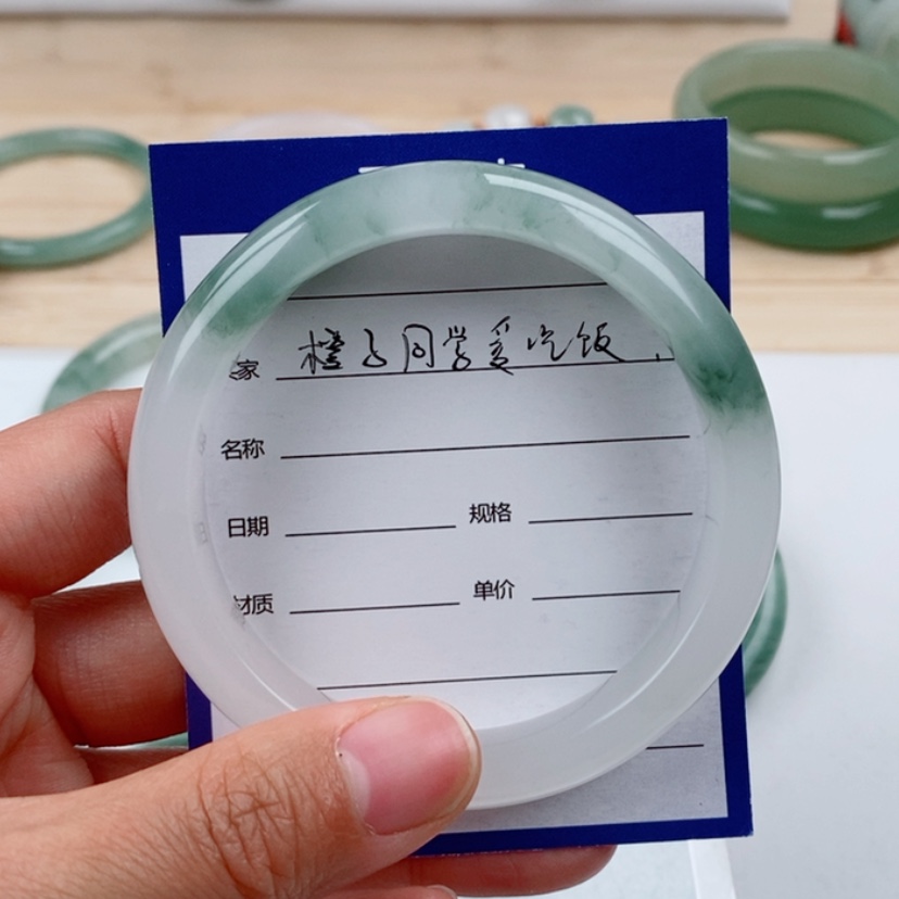 【闪购商品】石英质玉手镯未镶嵌橙****饭