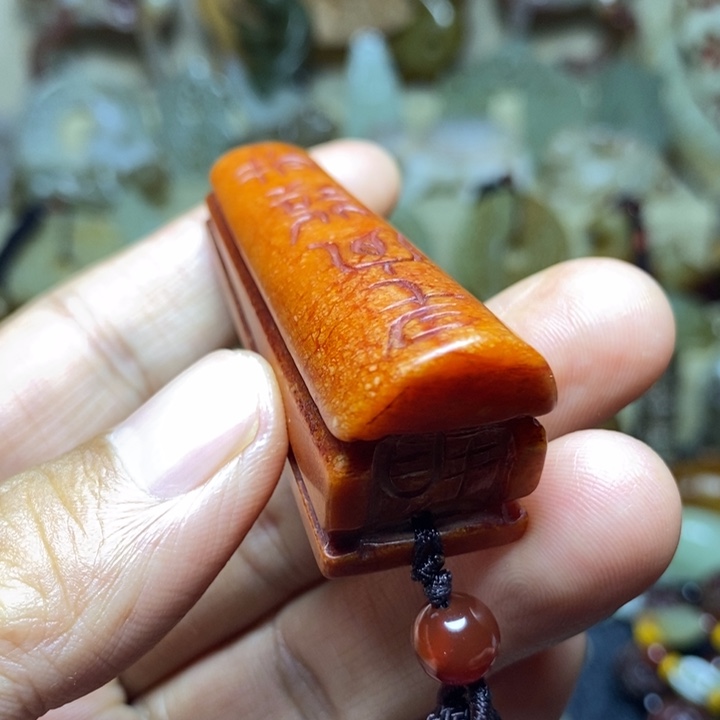 和田玉挂件足铂镶嵌