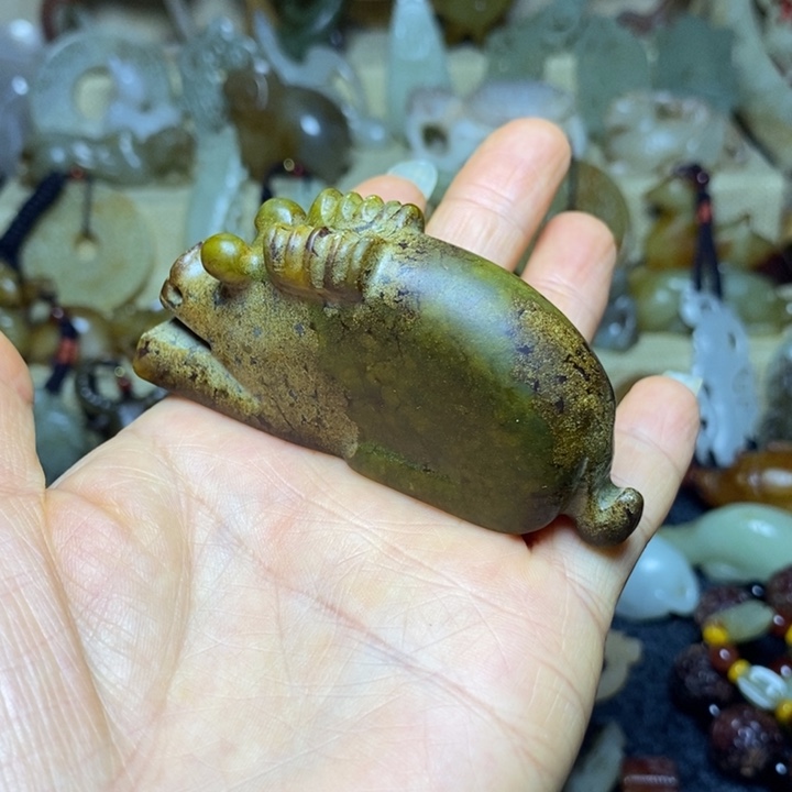 和田玉挂件足铂镶嵌