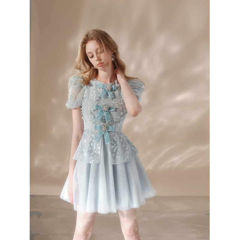 Wardrobes By Chen精致立体花朵绣珠蝴蝶结连衣裙DY22AU0708