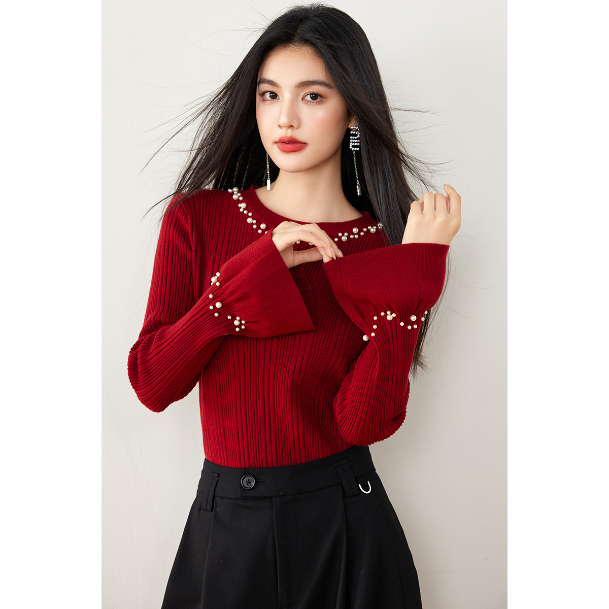 圣诞新年红色针织打底衫女秋冬高级感钉珠喇叭袖修身显瘦内搭毛衣