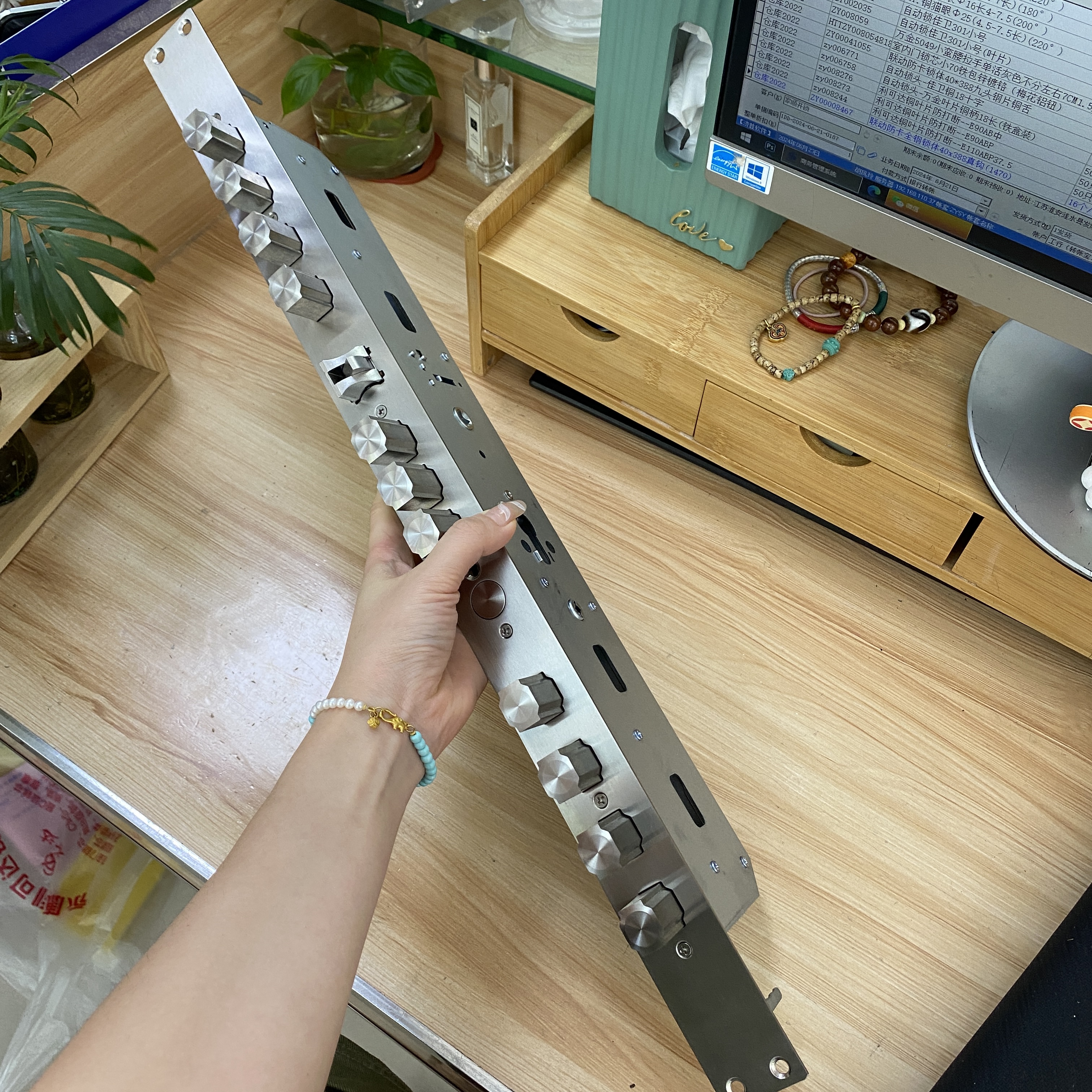 （拍一发二）铸铝门防盗门智能锁体霸锁全钢异形锁体40X600（6068孔）