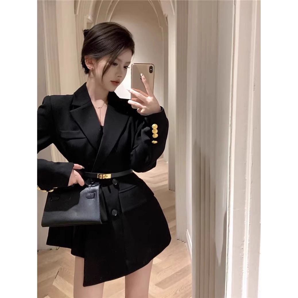 秋冬气质百搭黑色西装外套女收腰2023新款不规则网红赫本风感西服
