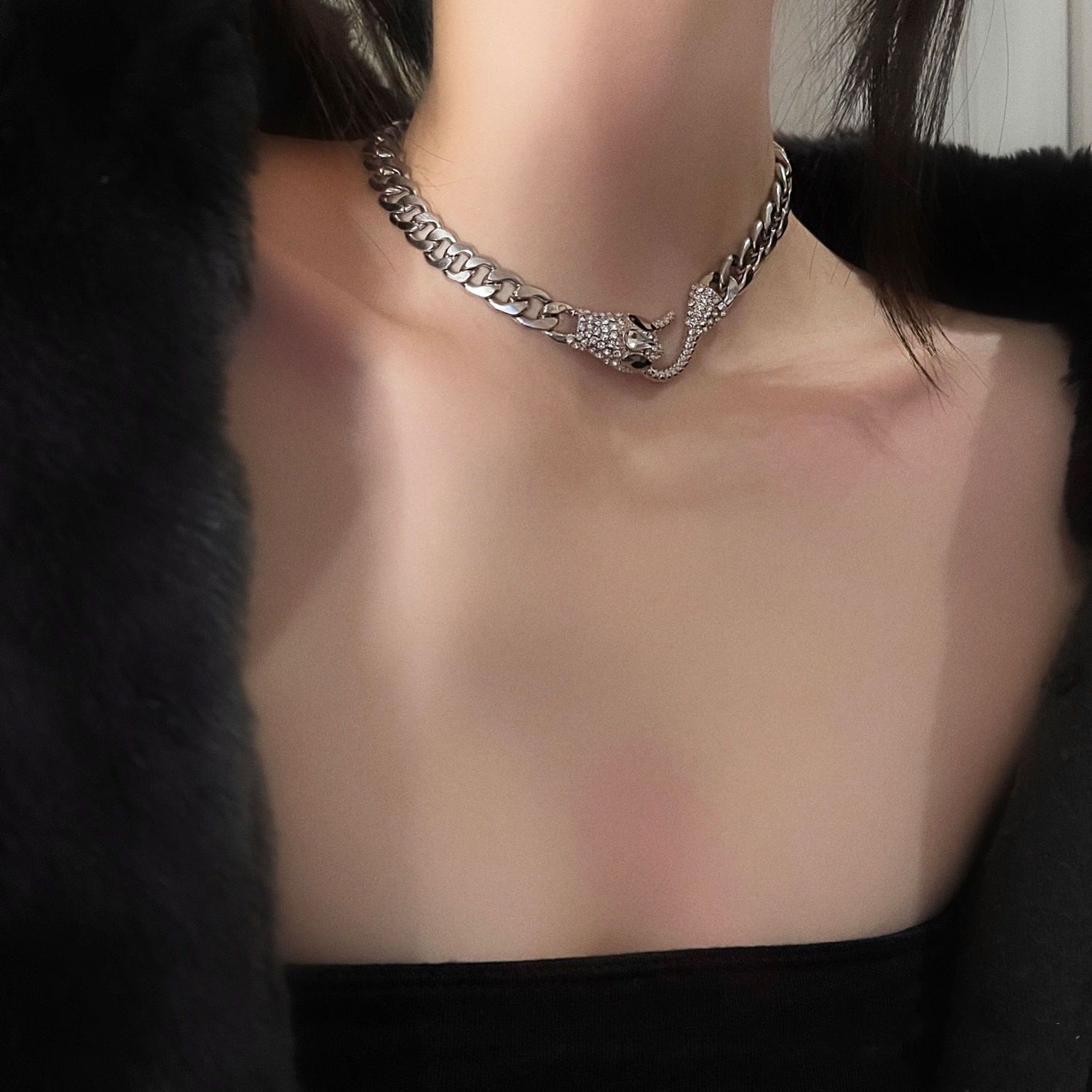 顶流拽妹衔尾ins美杜莎嘻哈冷淡风蛇形项链颈链高级设计感锁骨链