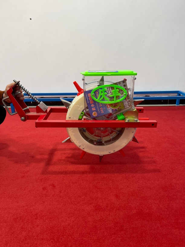 车带指夹单筒播种机+三铧犁框
