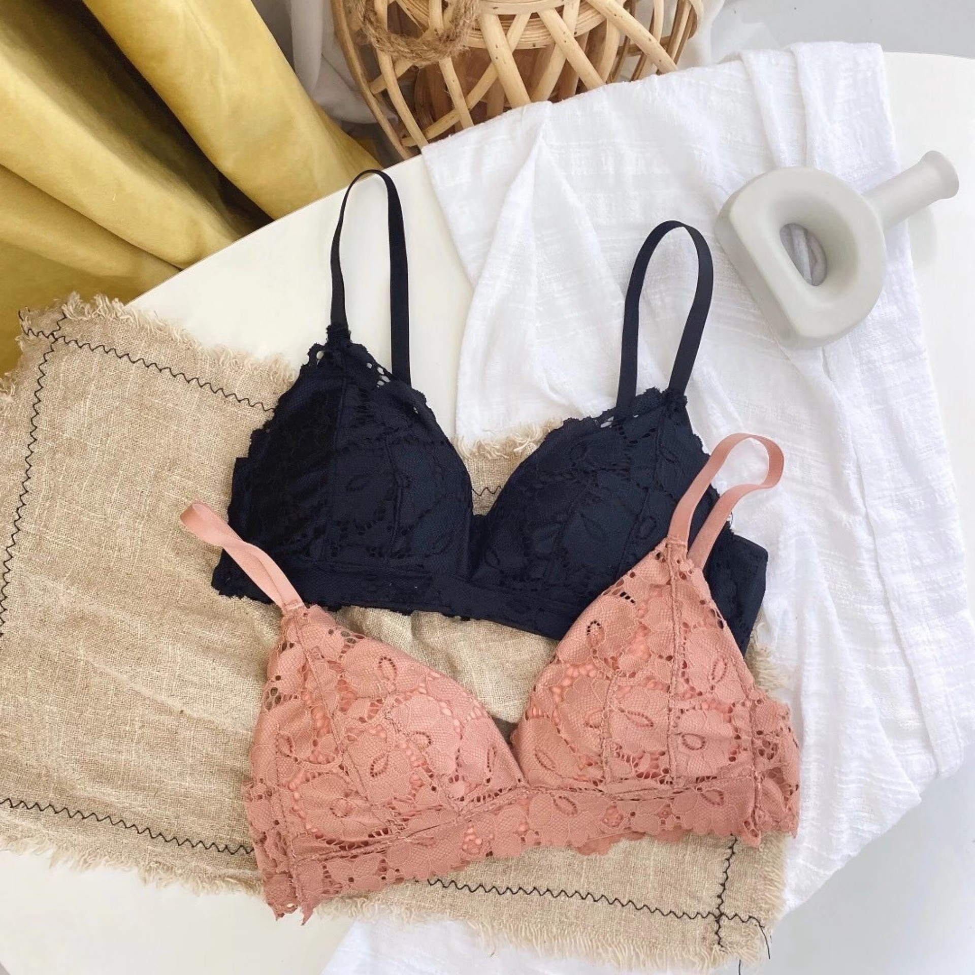 女士纯欲风小胸聚拢舒适无钢圈蕾丝美背小胸聚拢文胸内衣套装性感