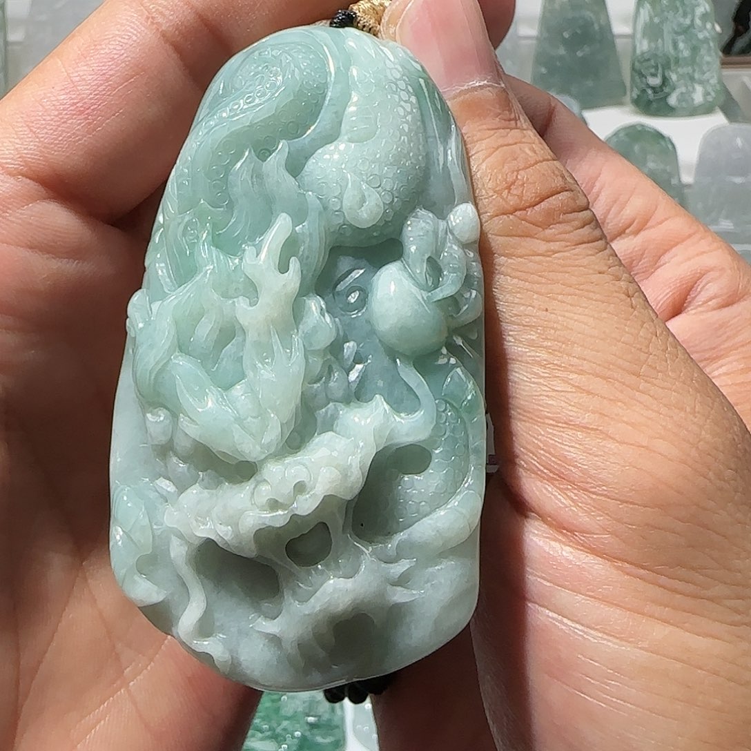 翡翠颈饰未镶嵌翡翠