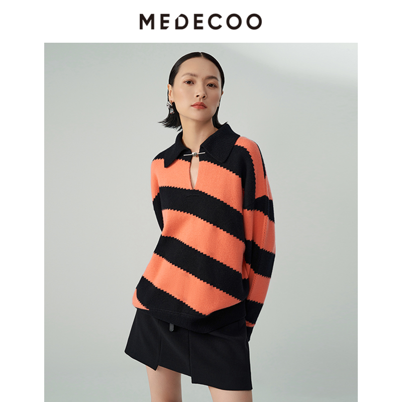 MEDECOO/墨蒂珂宽条纹别扣翻领针织衫女MHD40310