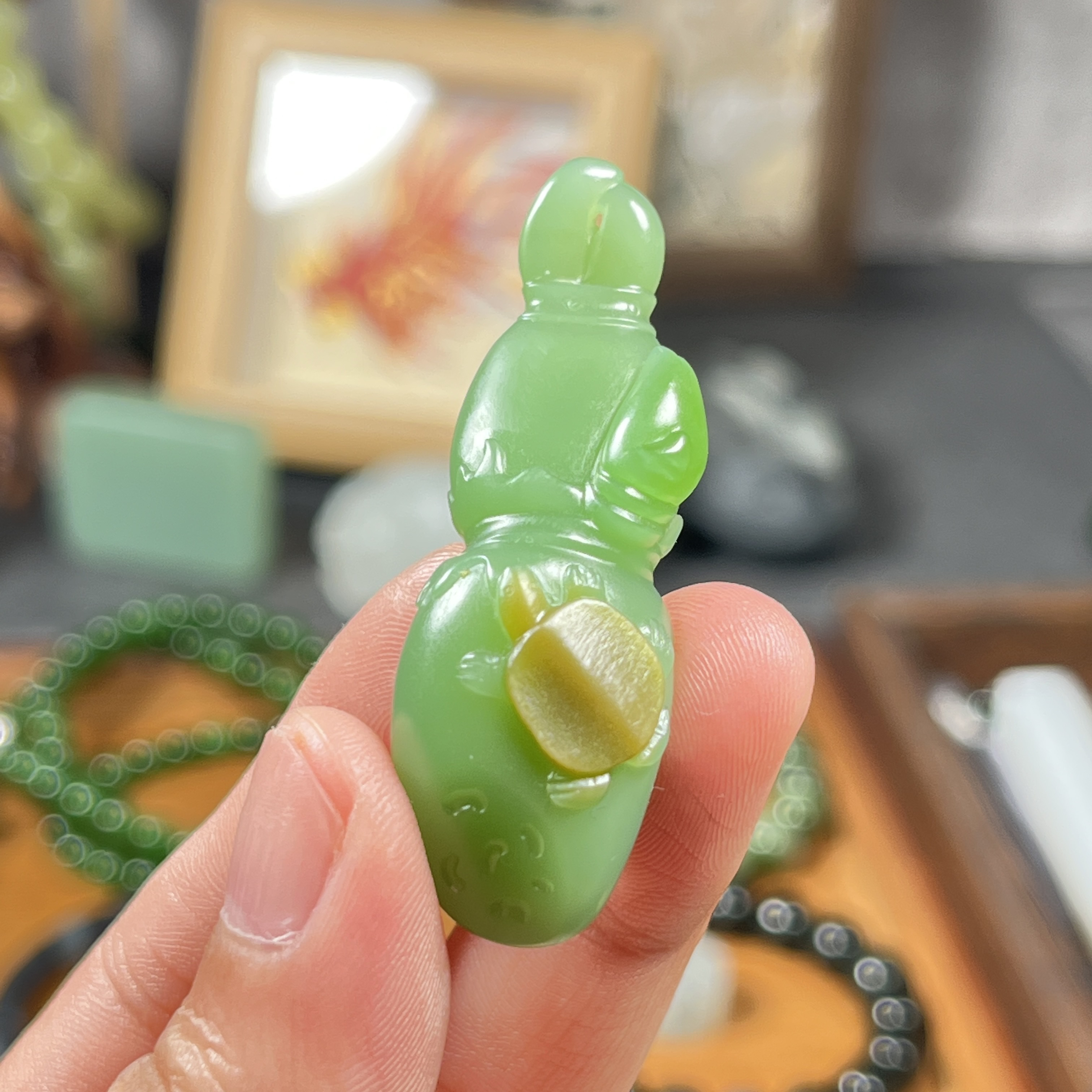 和田玉碧玉三色粉绿吊坠