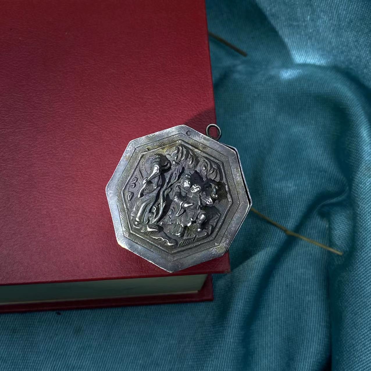 吊坠925银 老银高浮雕錾刻人物纹饰民族风百搭银饰香囊盒子吊坠