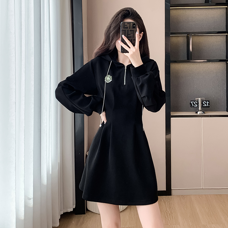 韩系黑色连帽针织卫衣连衣裙2024秋季新款收腰设计感中长裙子女款