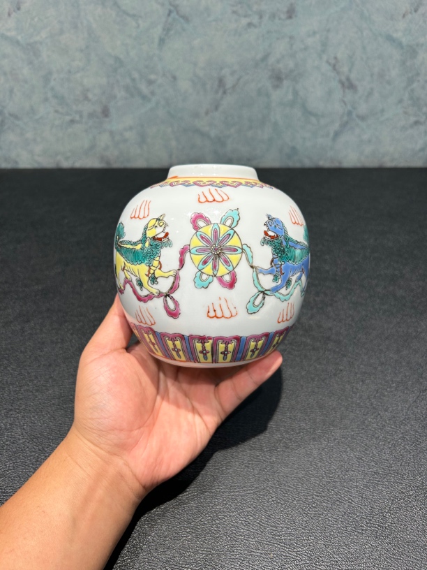 现代工艺品陶瓷罐子