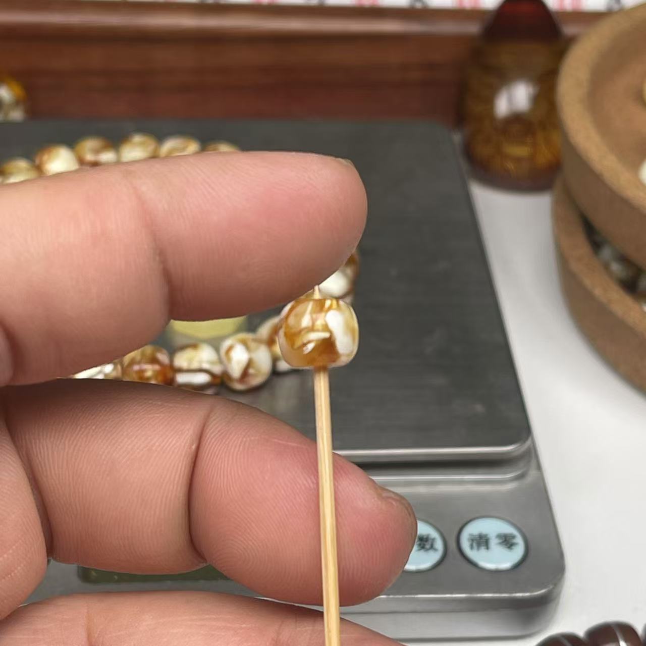 沁色蜜蜡老邢单珠尺寸9左右颗颗瓷白花不是一物一图