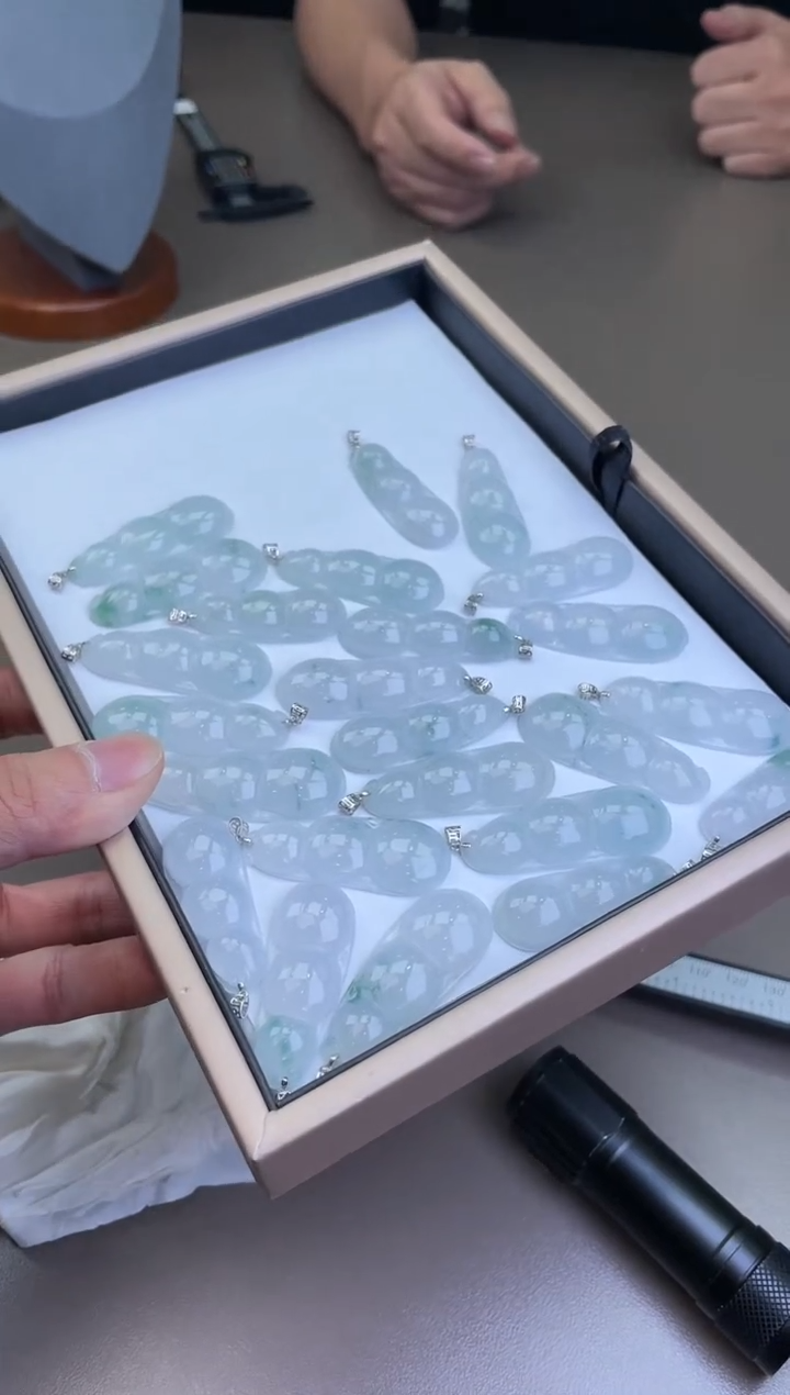 【闪购商品】翡翠吊坠18K金镶嵌翡翠豆子c22206b多样性发一