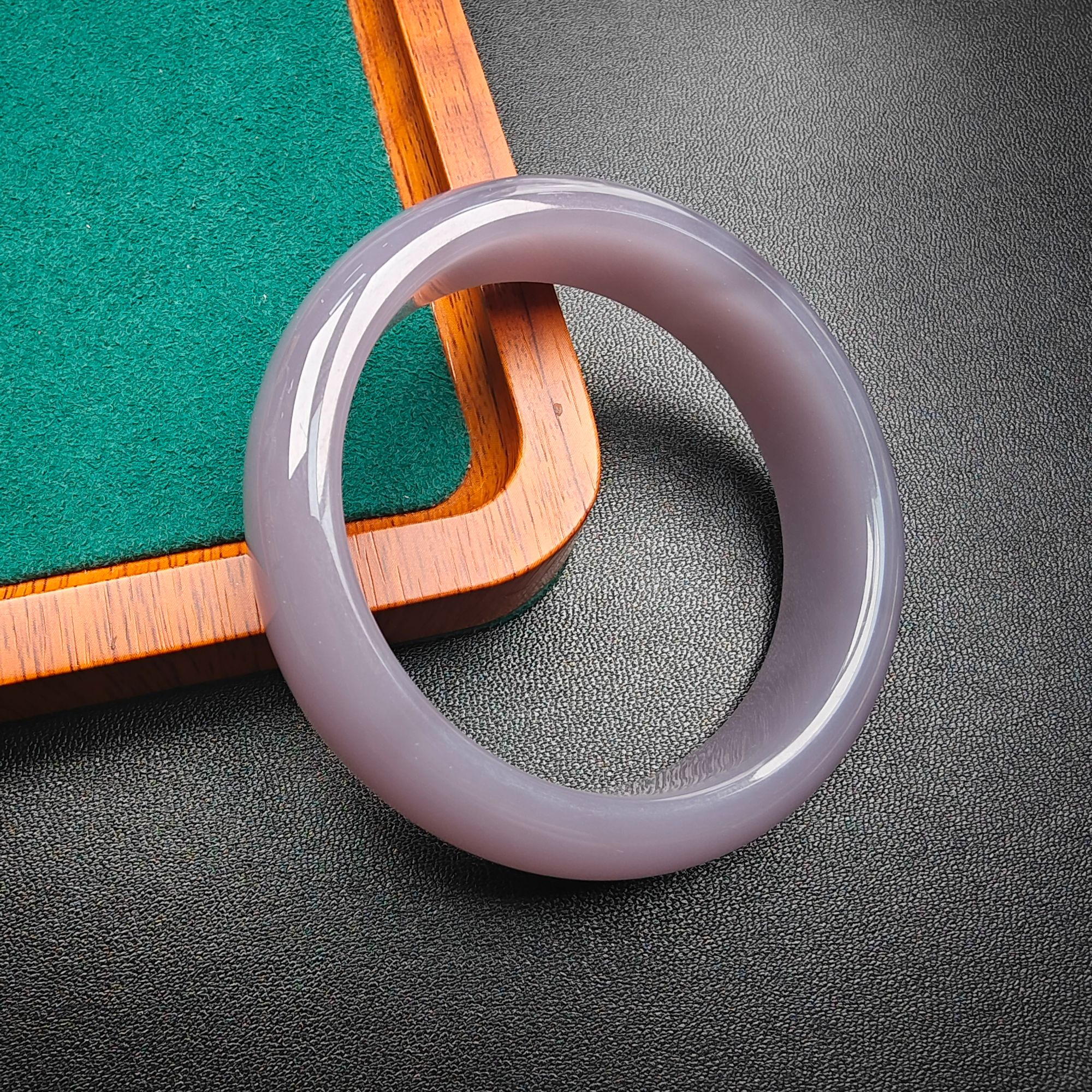 XJ鑫福甄选》新疆老料手镯SZ0010