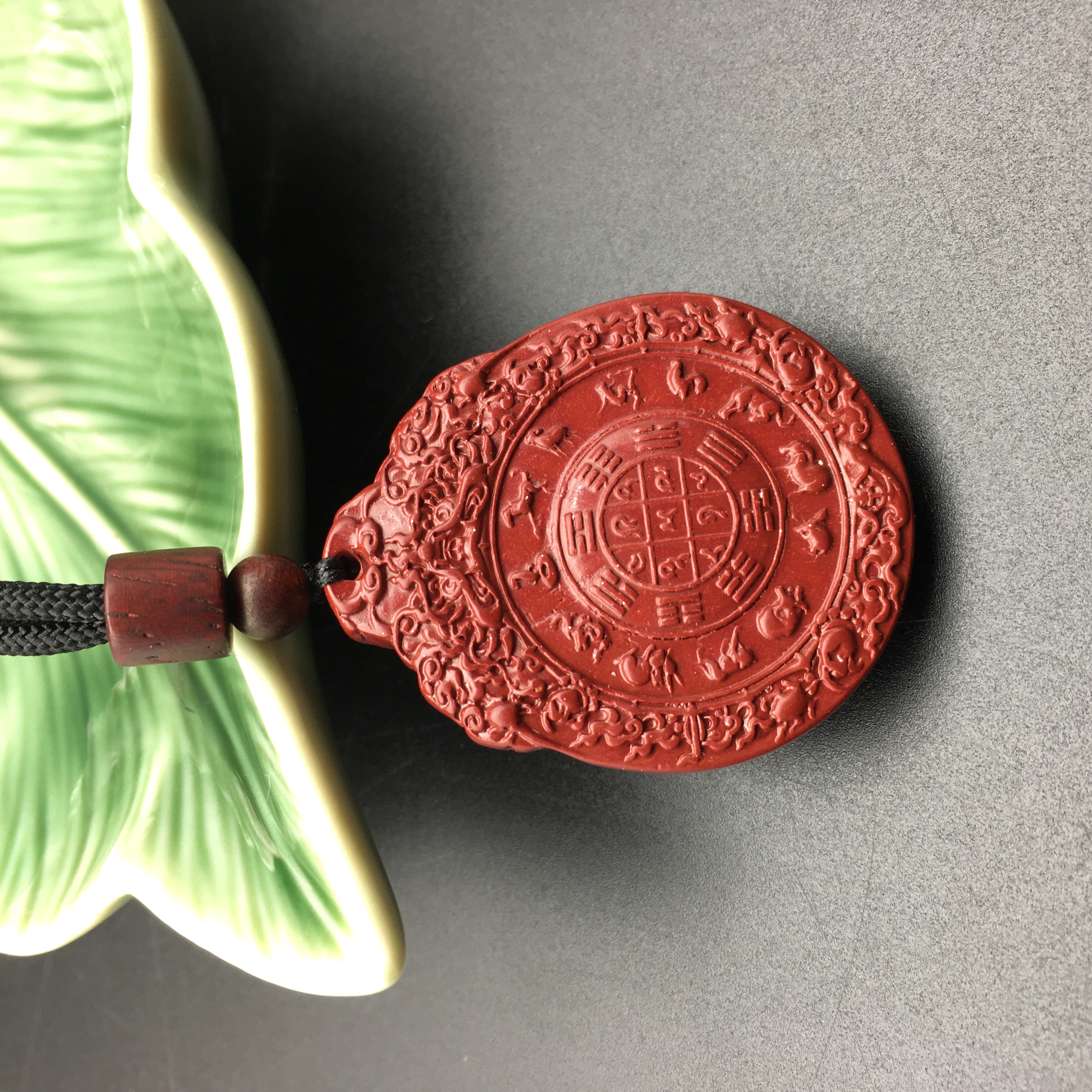 含辰砂工艺品ZD068-朱砂紫金砂精美雕刻十二生肖八卦牌吊坠