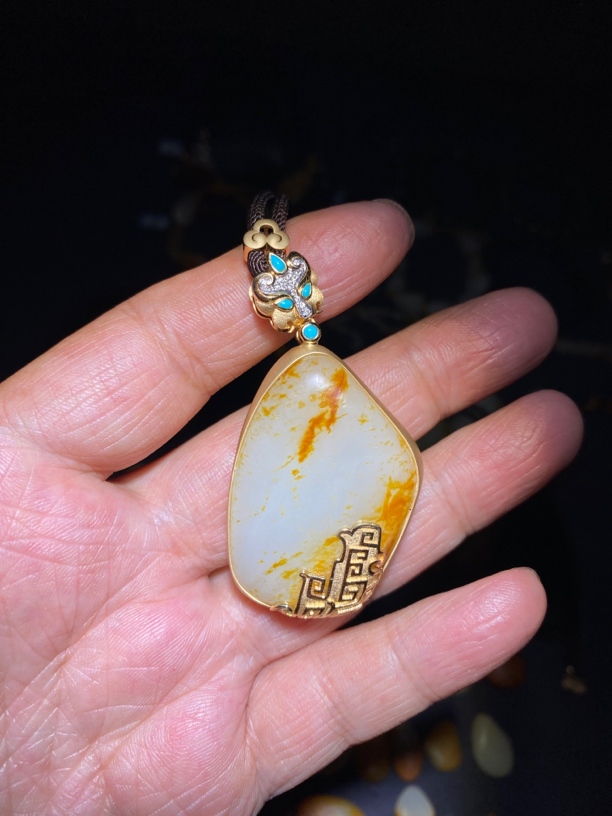 和田籽料红皮白玉独籽原石包金挂件白细糯红皮18k金精工39.3克