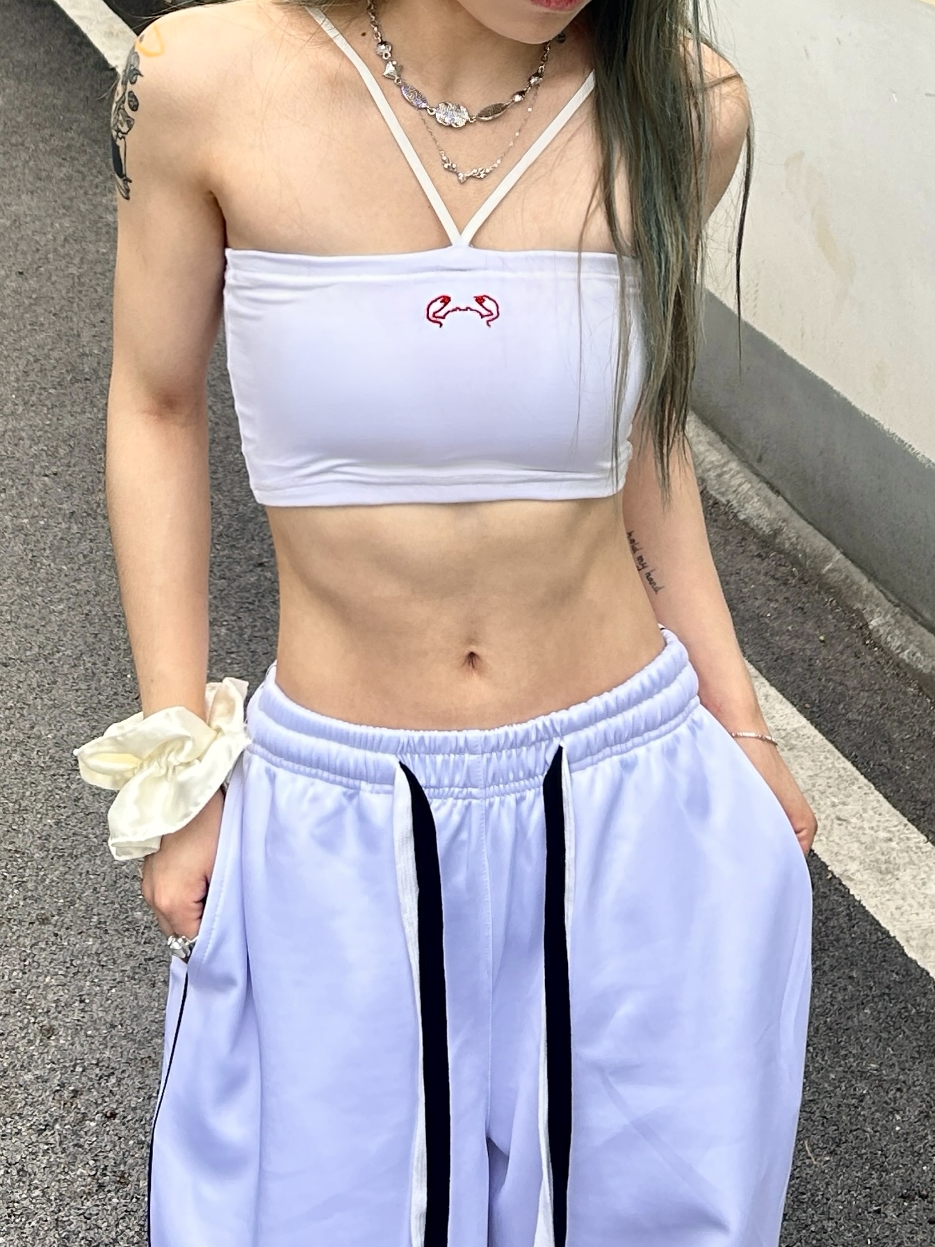 HXIEN抹胸爵士运动性感辣妹挂脖背心防震美背带胸垫