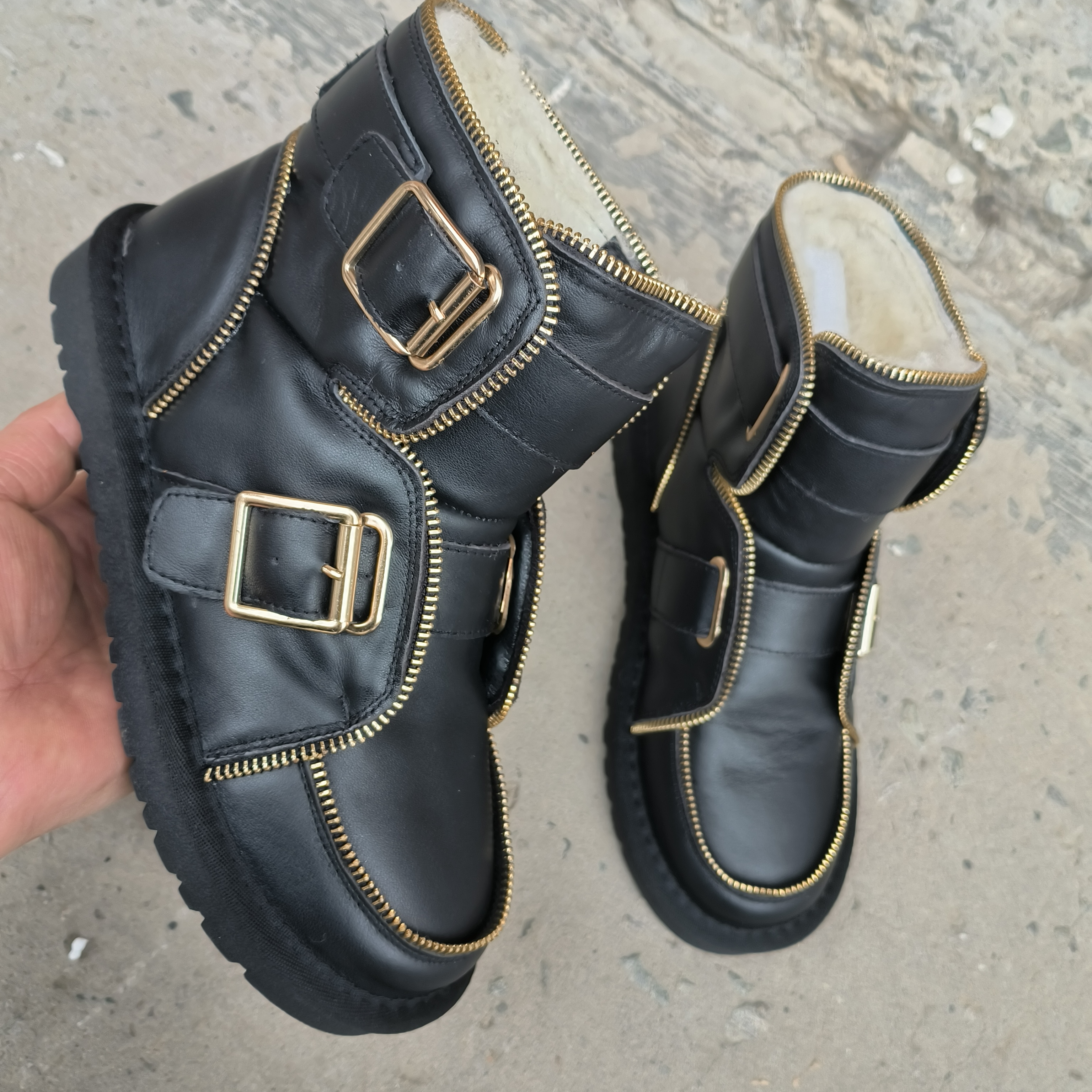 机车黑色真皮真毛时尚百搭羊毛一体加绒加厚防寒防滑雪地靴棉鞋