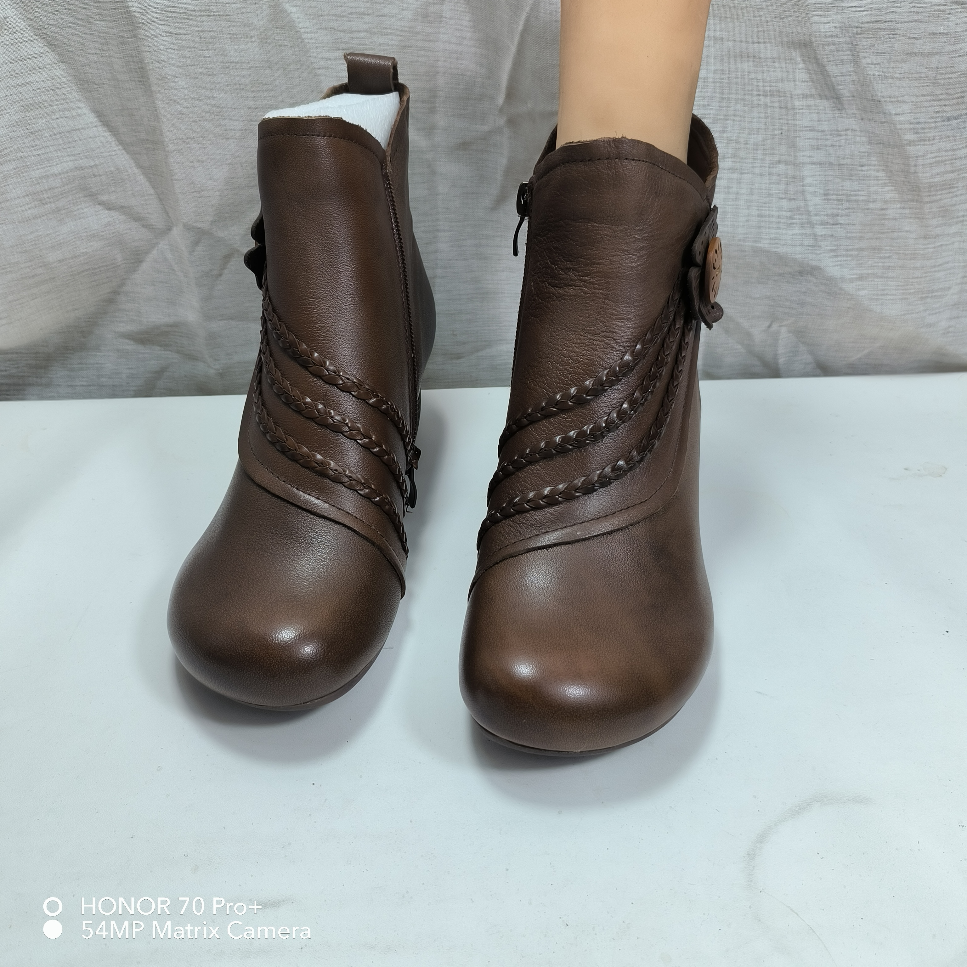 738女士秋冬季新款头层牛皮粗跟复古民族风短靴