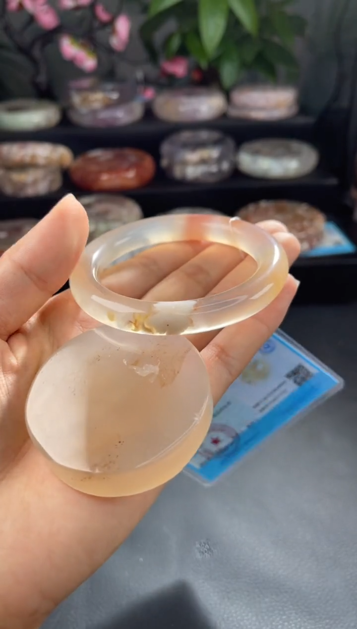 【闪购商品】石英质玉手镯未镶嵌54
