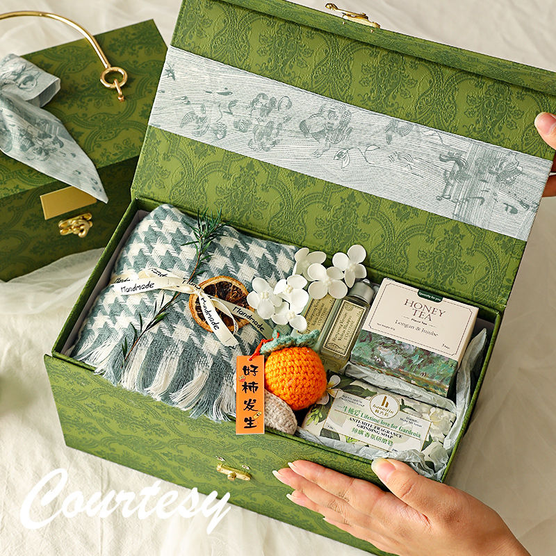 新疆包邮生日礼物送女生女朋友实用公司送员工高级感围巾礼盒实用