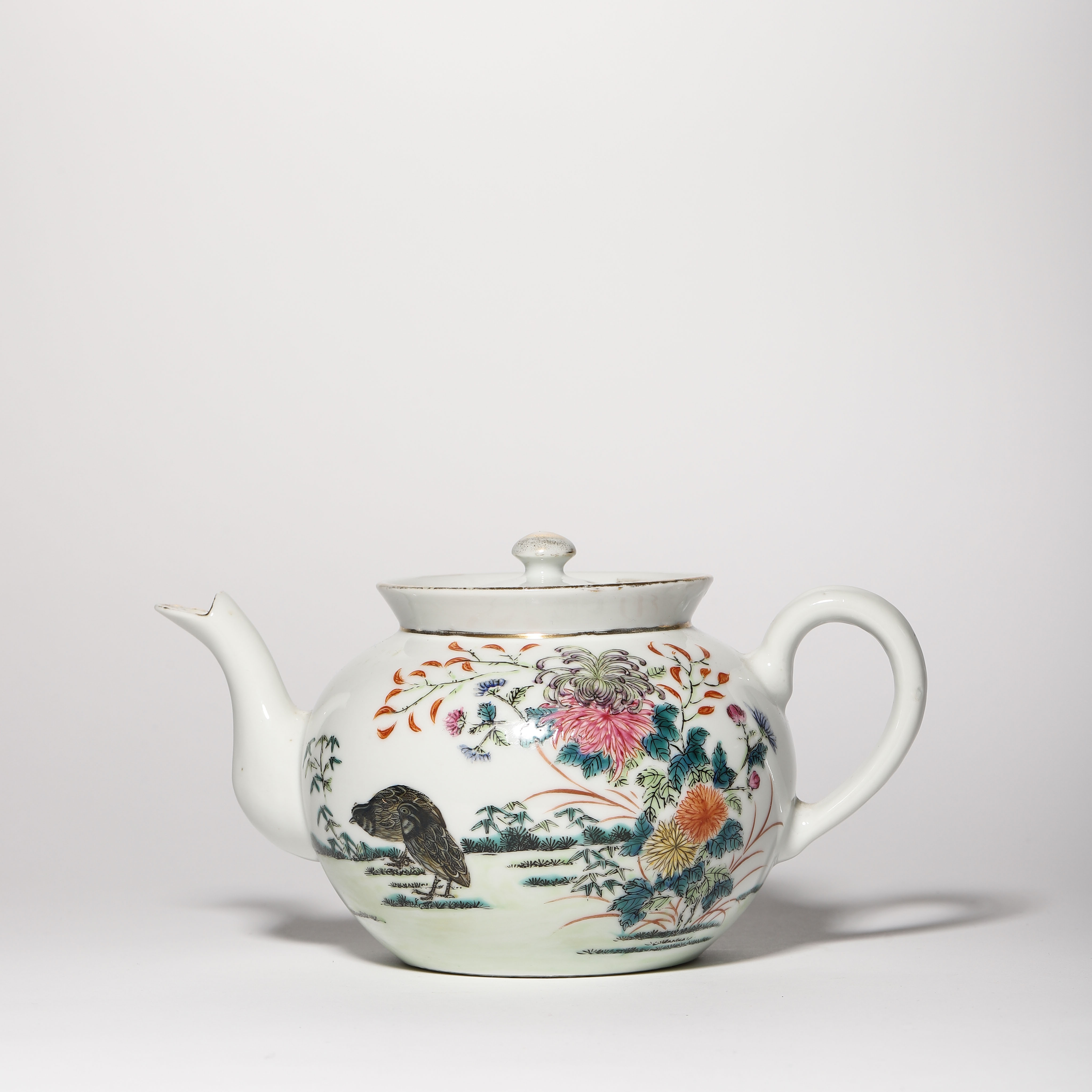 Lot12 清晚期 粉彩安居乐业纹壶【古董拍卖】