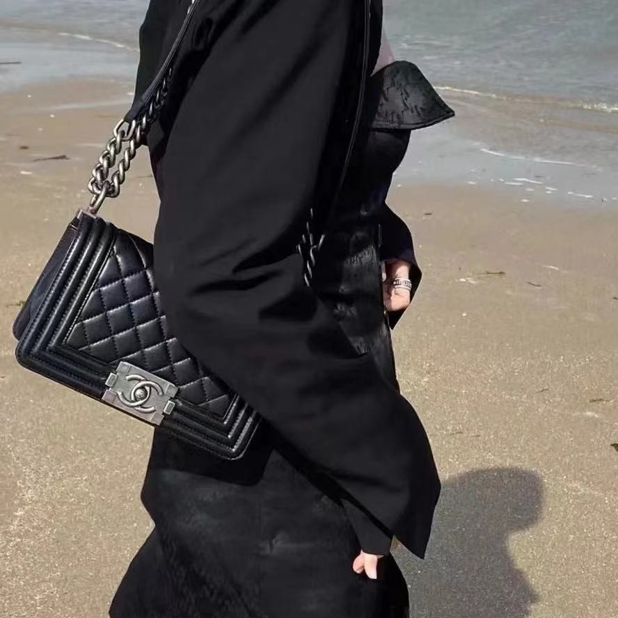 95新 Chanel/香奈儿 4031201黑银光小号leboy包成色以中播间为准