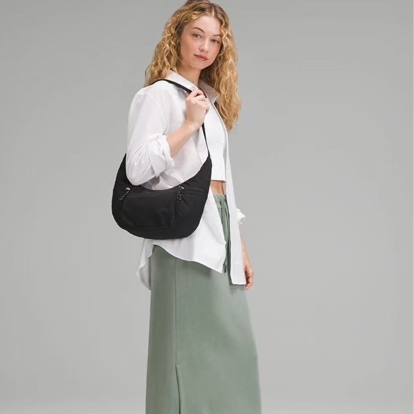 lululemon/露露乐蒙Slouchy 运动斜挎包