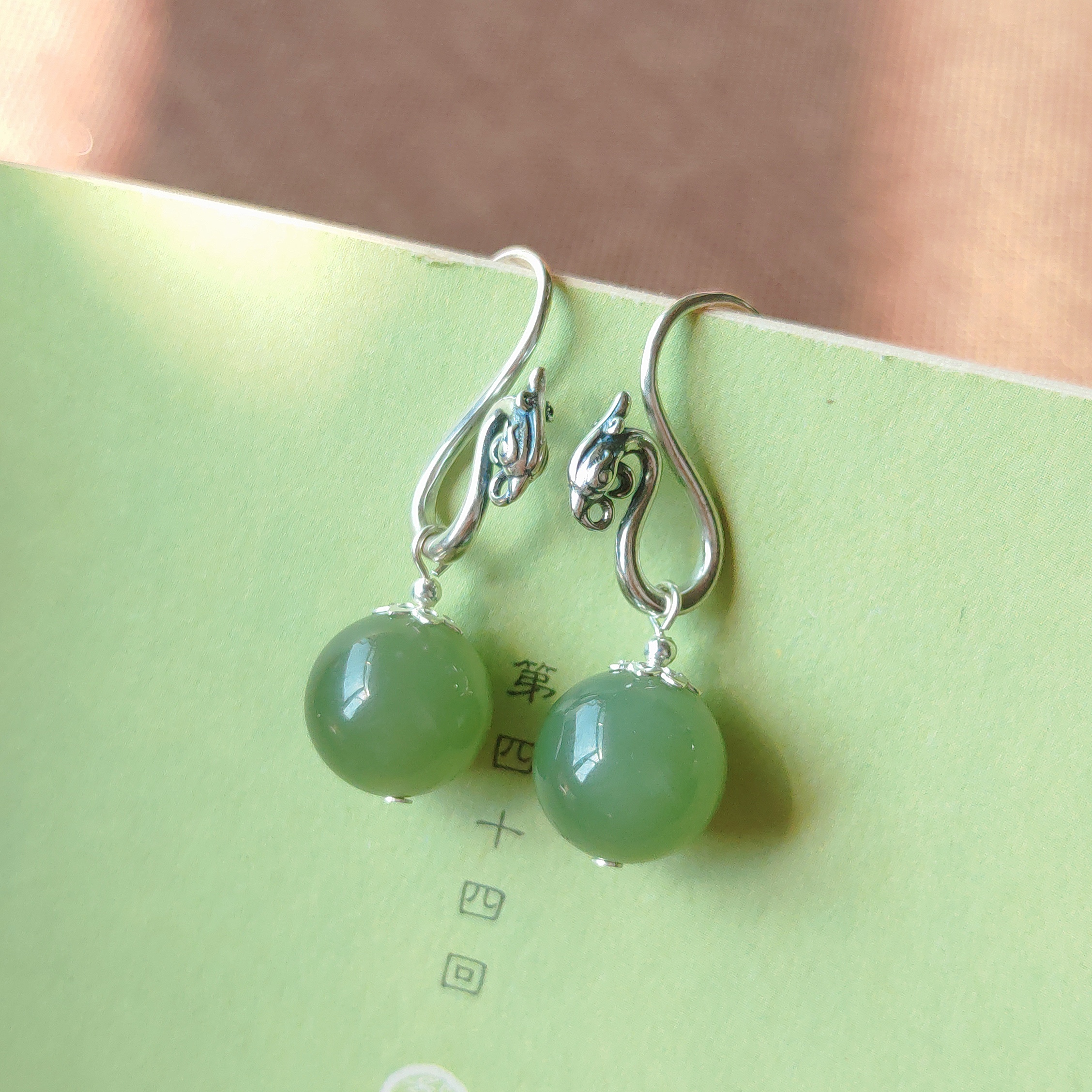 S925银凤凰耳钩和田玉冰湖水绿12毫米圆珠耳坠银耳钩玉耳坠811411