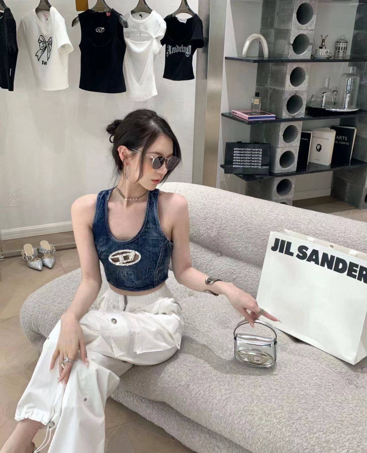 【星儿家】女装辣妹暴款T恤ins薄厚四季衣服NO退NO换9-79米        