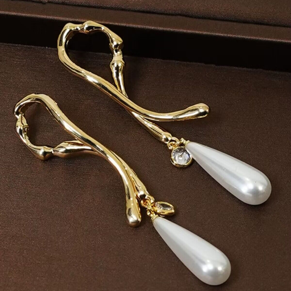 铜合金仿珍珠耳饰 长款优雅轻奢小众设计师款耳环欧美吊坠耳饰女
