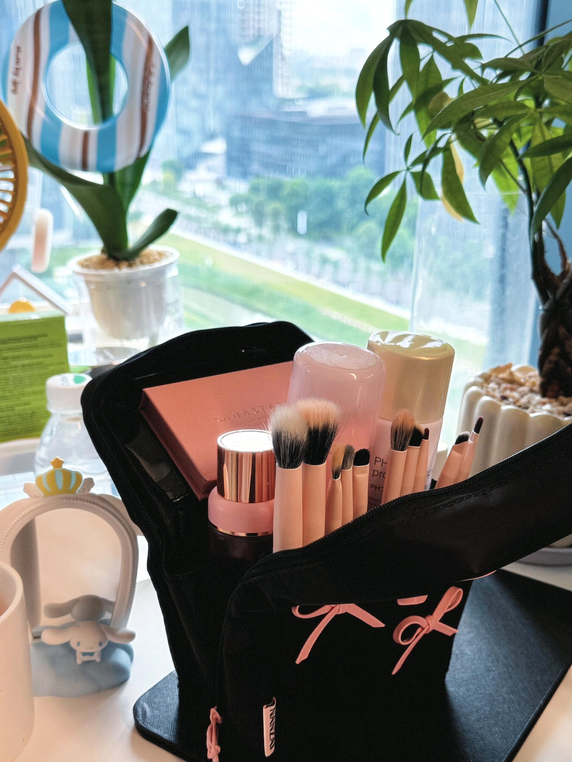 网红NZ同款原单化妆包ins可爱蝴蝶结刷子收纳包大容量护肤品收纳