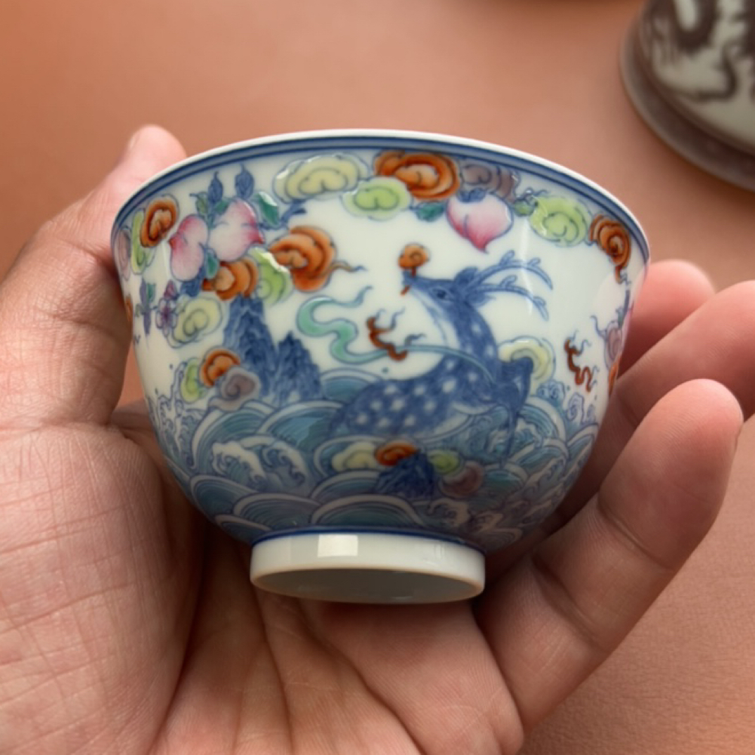 空山明月斗彩鹿衔灵芝单杯