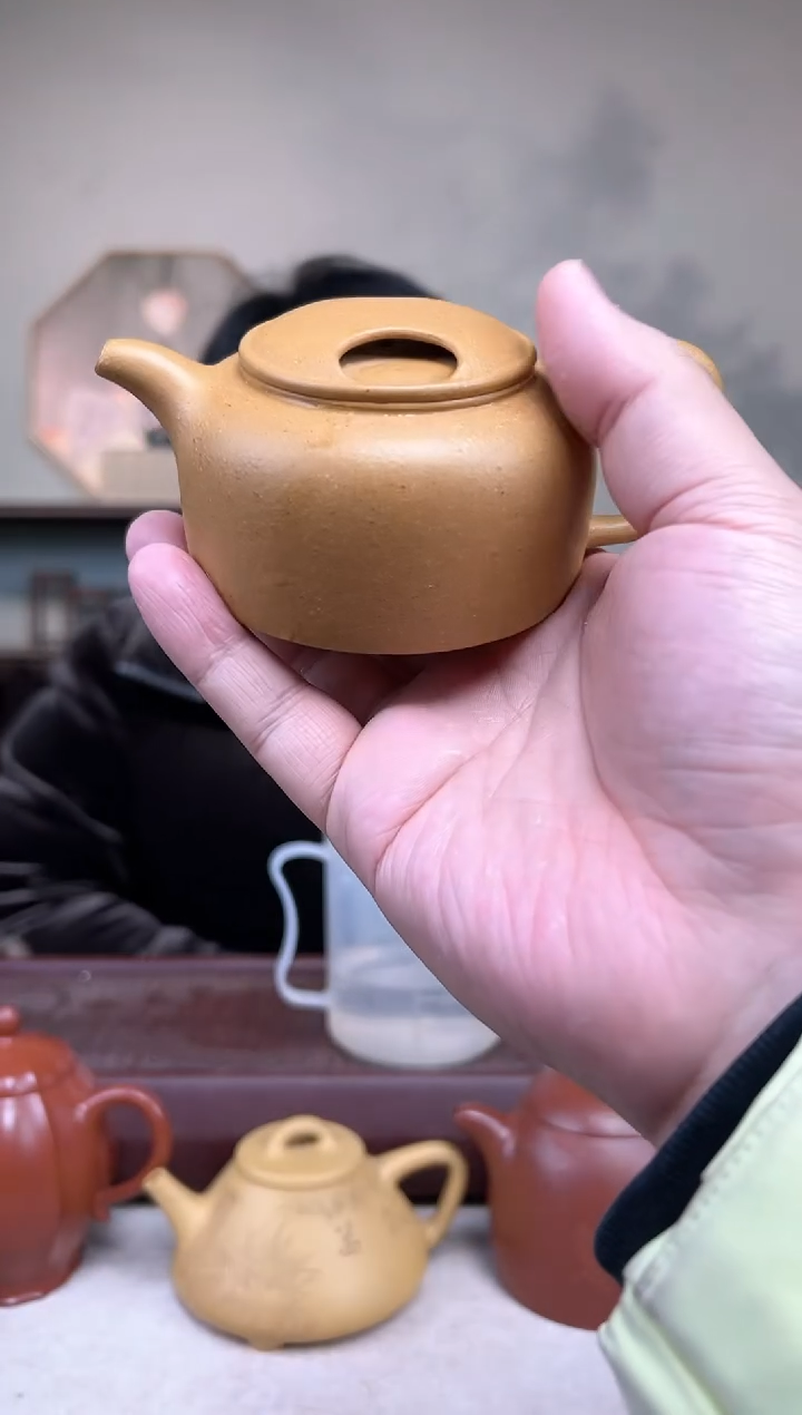 【闪购商品】紫砂茶壶XH黄金段  牛盖莲子