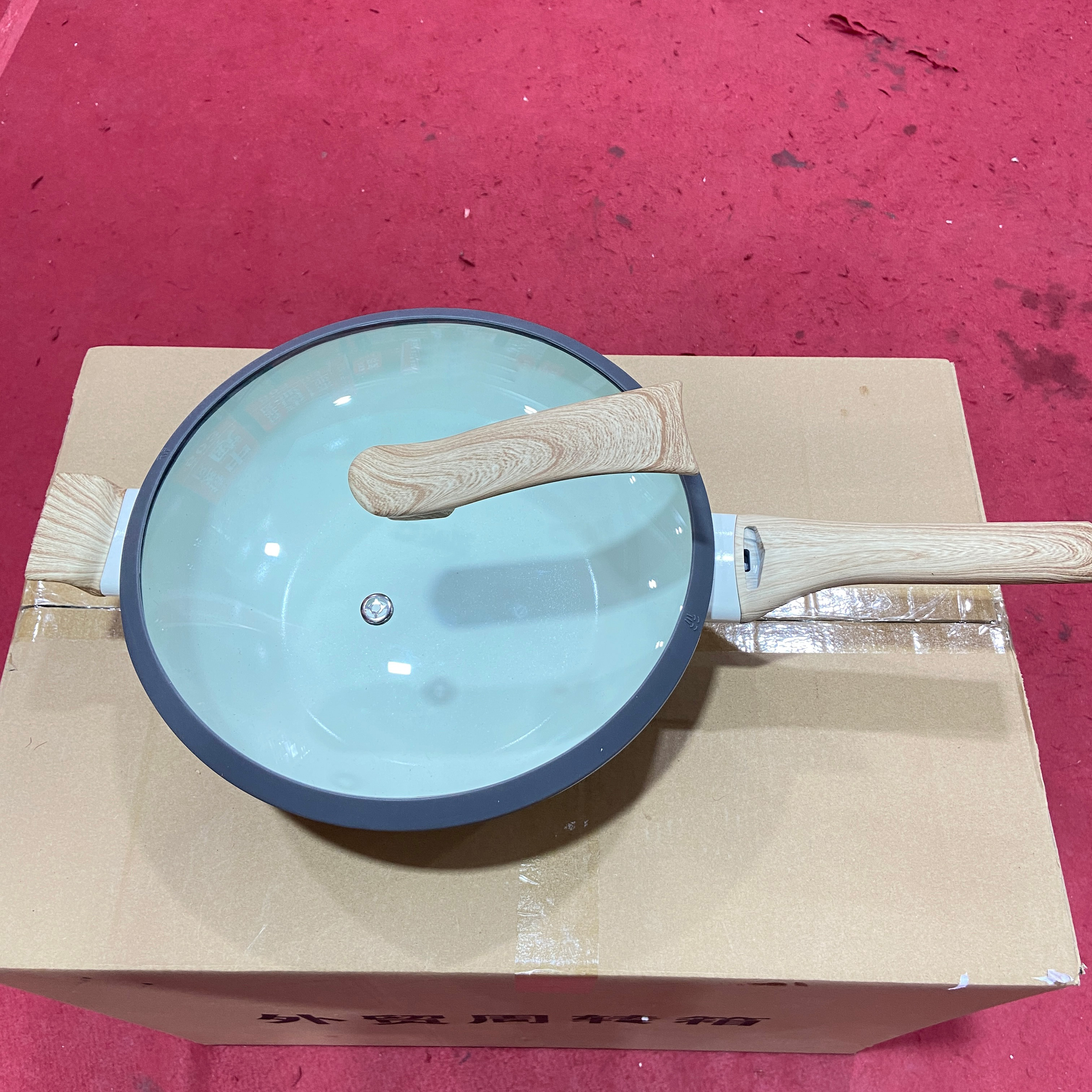 B24-35 炒锅 有盖 微瑕疵 不接受中差评 介意勿拍