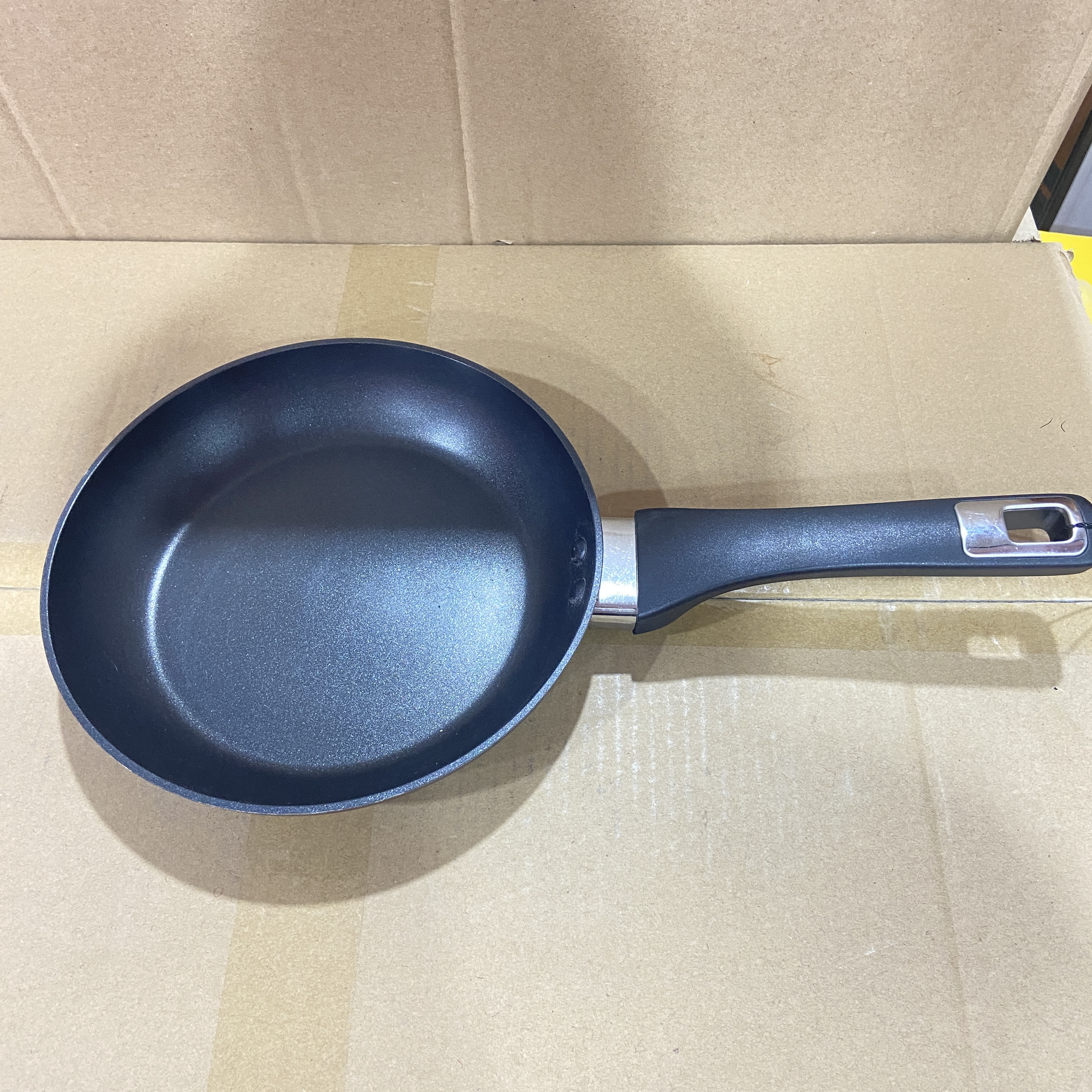 A29-9  20cm 黑晶煎锅 无盖微瑕疵 不接受中差评 介意勿拍