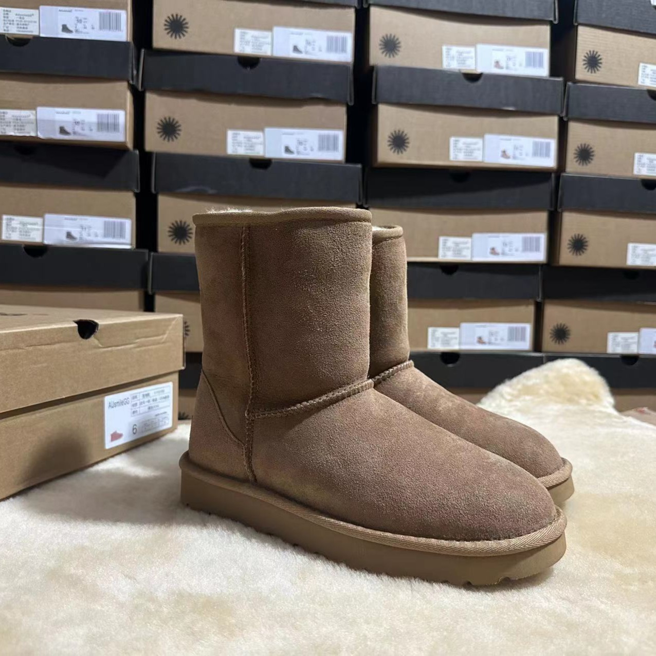 AUsmileGG中筒雪地靴5825经典款羊皮毛一体男女款冬季抗寒保暖