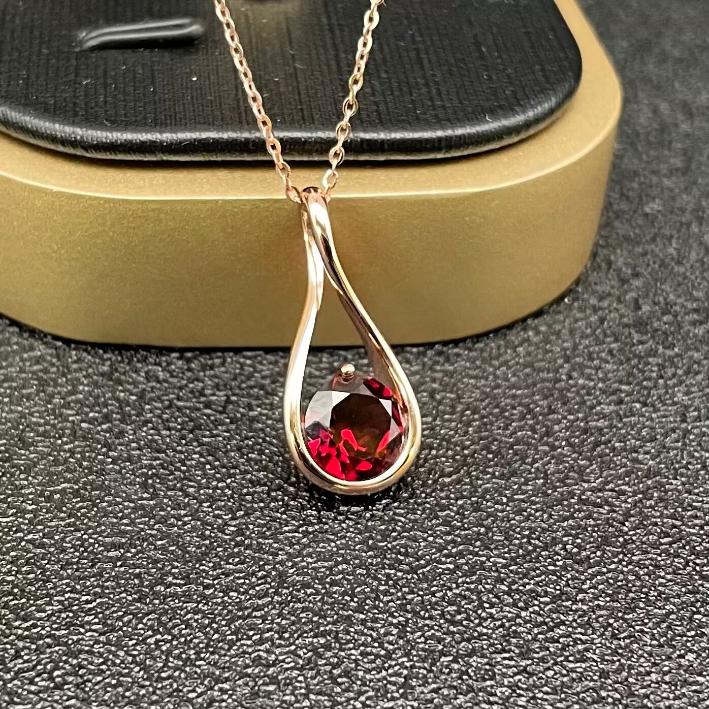 多米粒 天然石榴石鸽血红设计s925银镶水滴项链S126 23*10.2mm