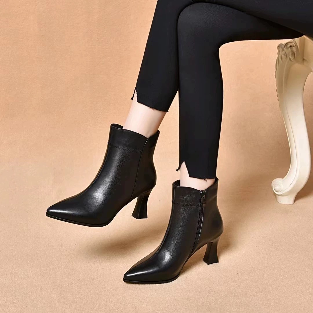 新款时装短靴防寒保暖经典百搭秀气时尚