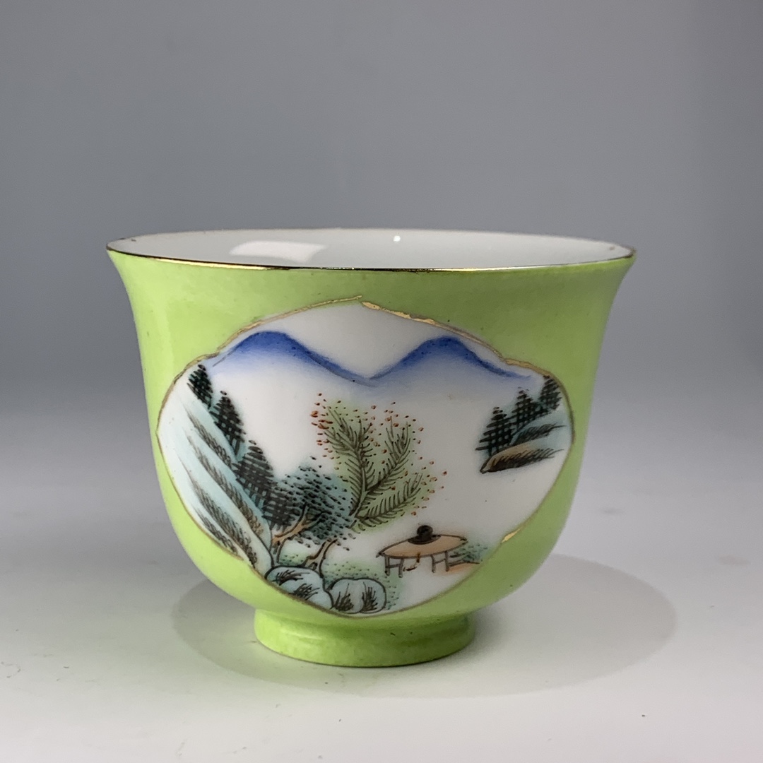 清 绿地开窗描金山水人物图纹杯2744