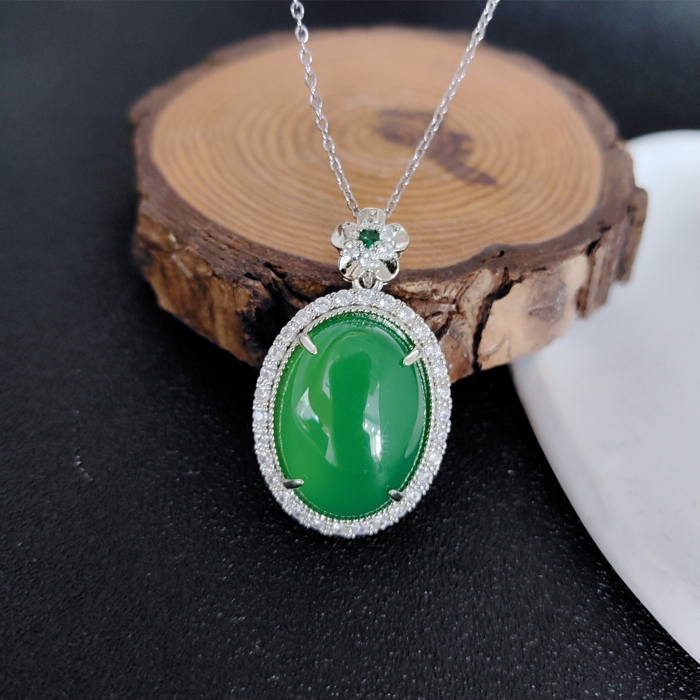 玉髓 【H31】时尚椭圆鸽子蛋花花设计感绿色新款项链