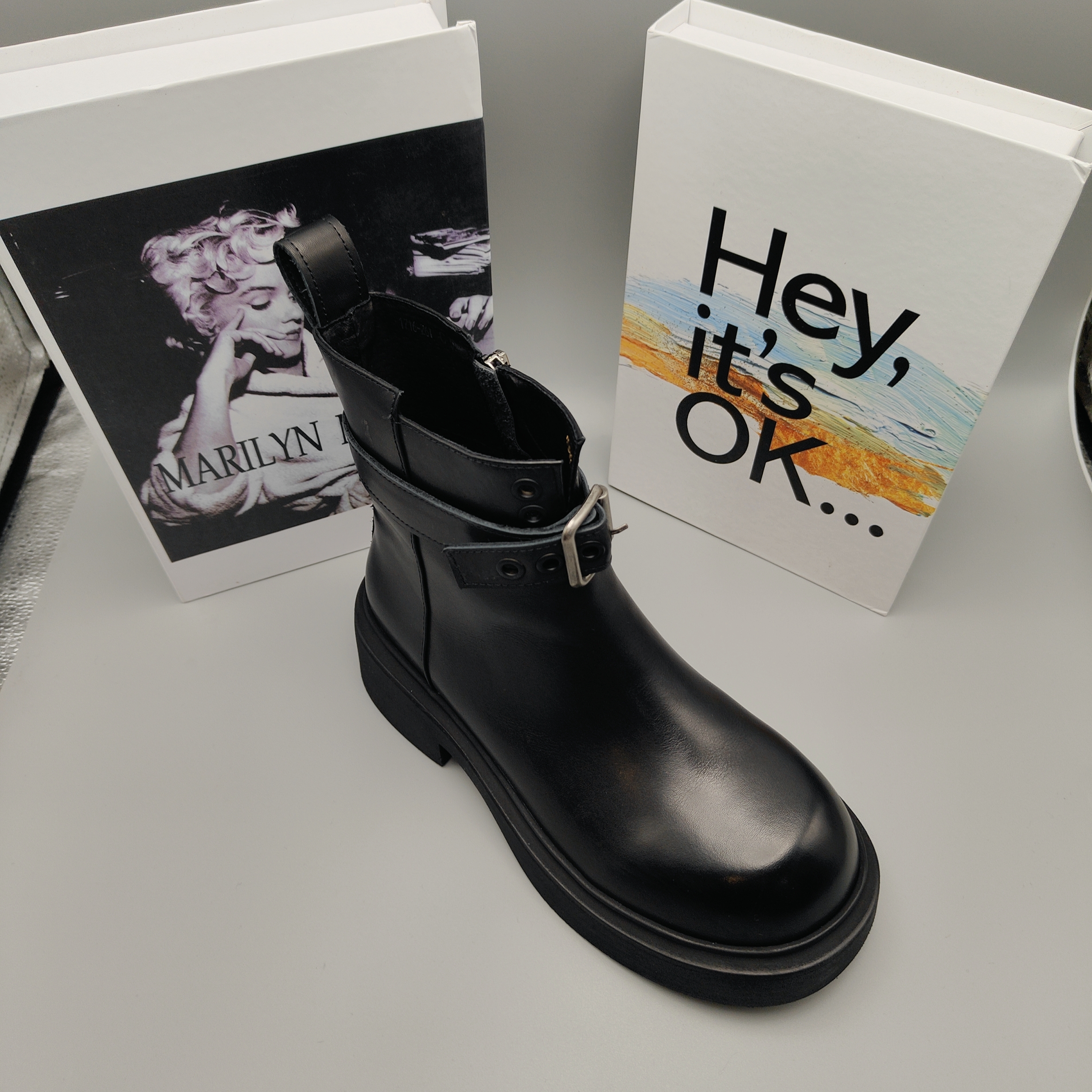 爆款马丁靴女厚底增高2024年新款英伦风搭扣显瘦真皮粗跟短靴