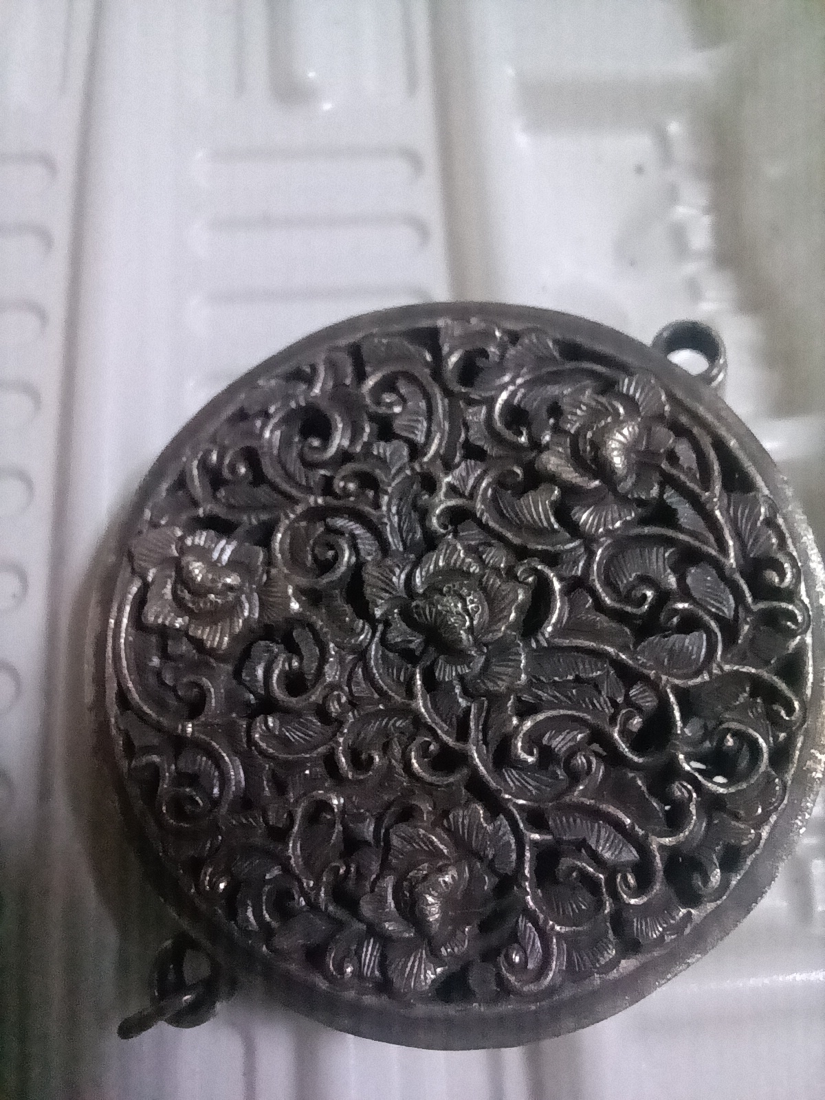 纯手工錾刻，攀枝花镂空香囊