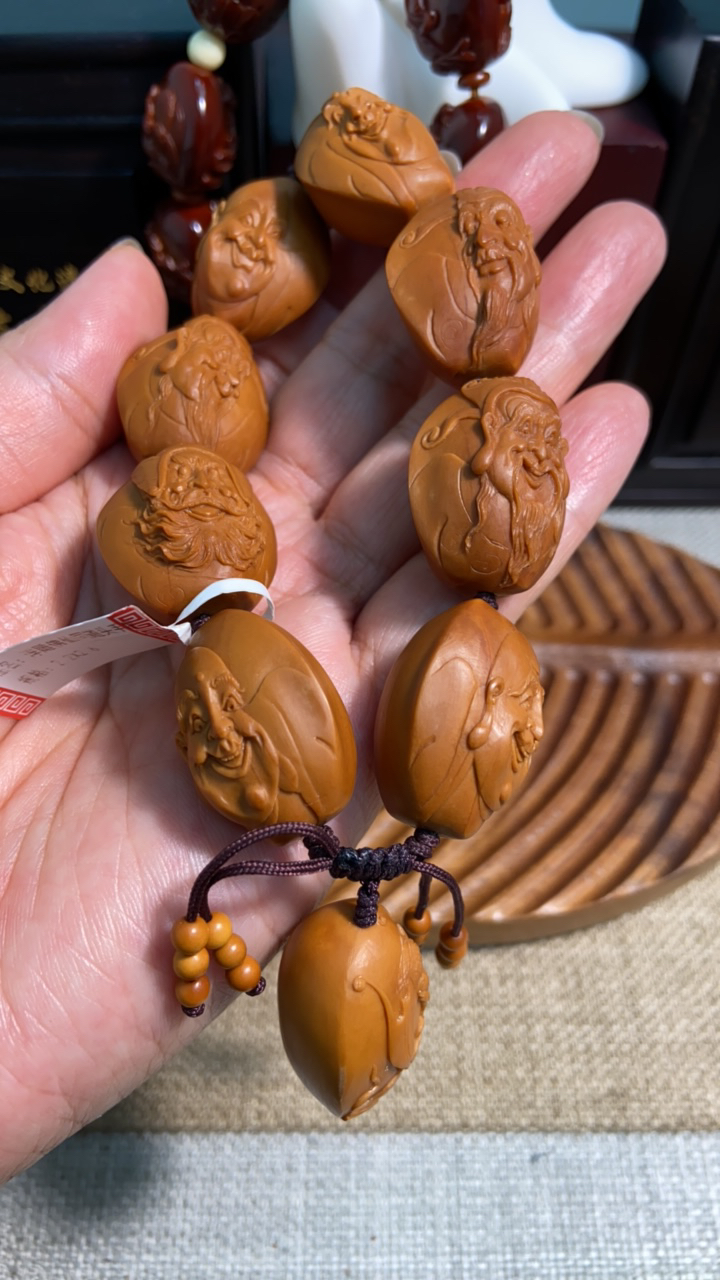 核雕工艺橄榄核浮雕