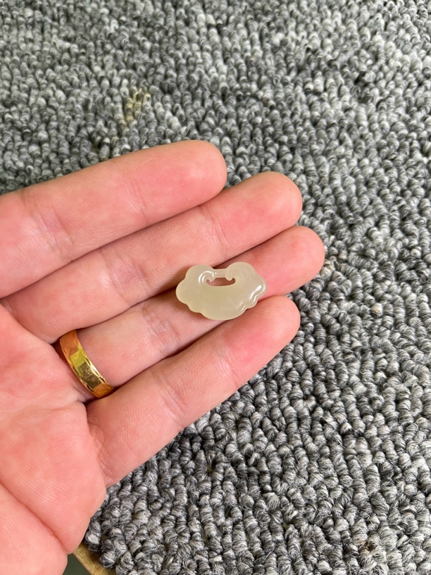 和田玉吊坠如意青海