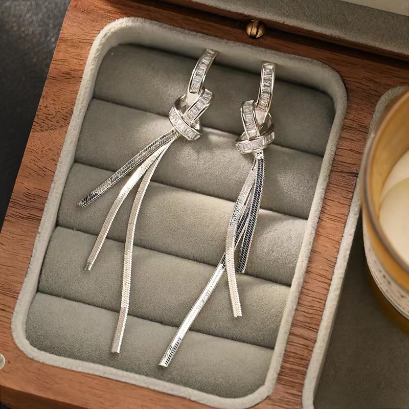 铜合金耳饰 秋冬上新超仙银色锆石长款流苏蚊香盘无耳洞耳夹耳饰