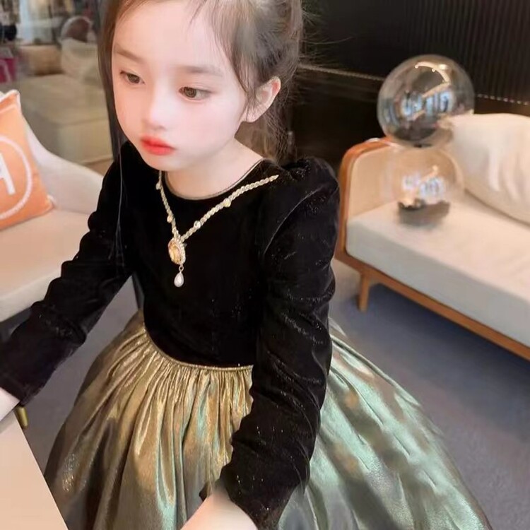 女童秋装连衣裙2023新款洋气中大童赫本风公主裙女孩丝绒蓬蓬裙潮